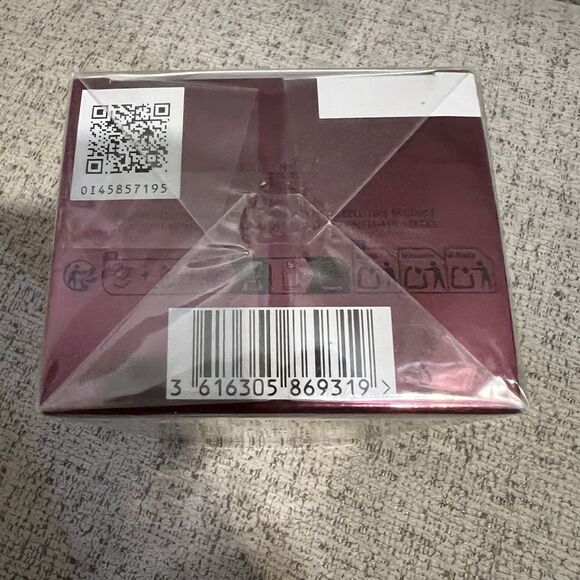 MARC JACOBS PERFECT ABSOLUTE EAU DE PARFUM SPRAY 1.6 Oz / 50 ml - Picture 3 of 4